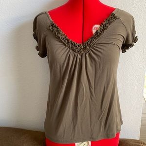 Express detailed dark green tee M